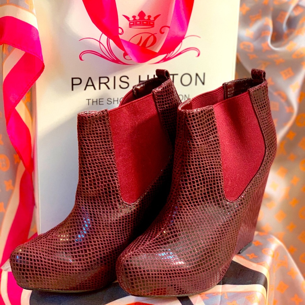 👢PARIS HILTON BURGUNDY WEDGE BOOTS MINT CONDITION